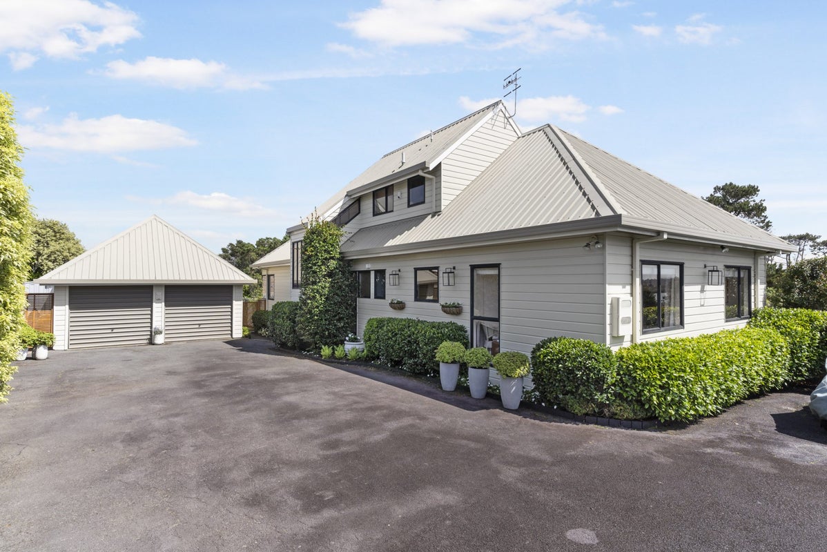 15 Monet Grove, West Harbour, Auckland - Carousel 1