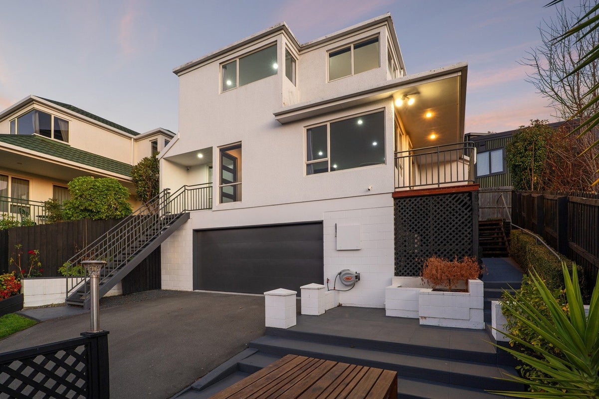 2/6 Pentonville Close, Westmorland, Christchurch - Carousel 2