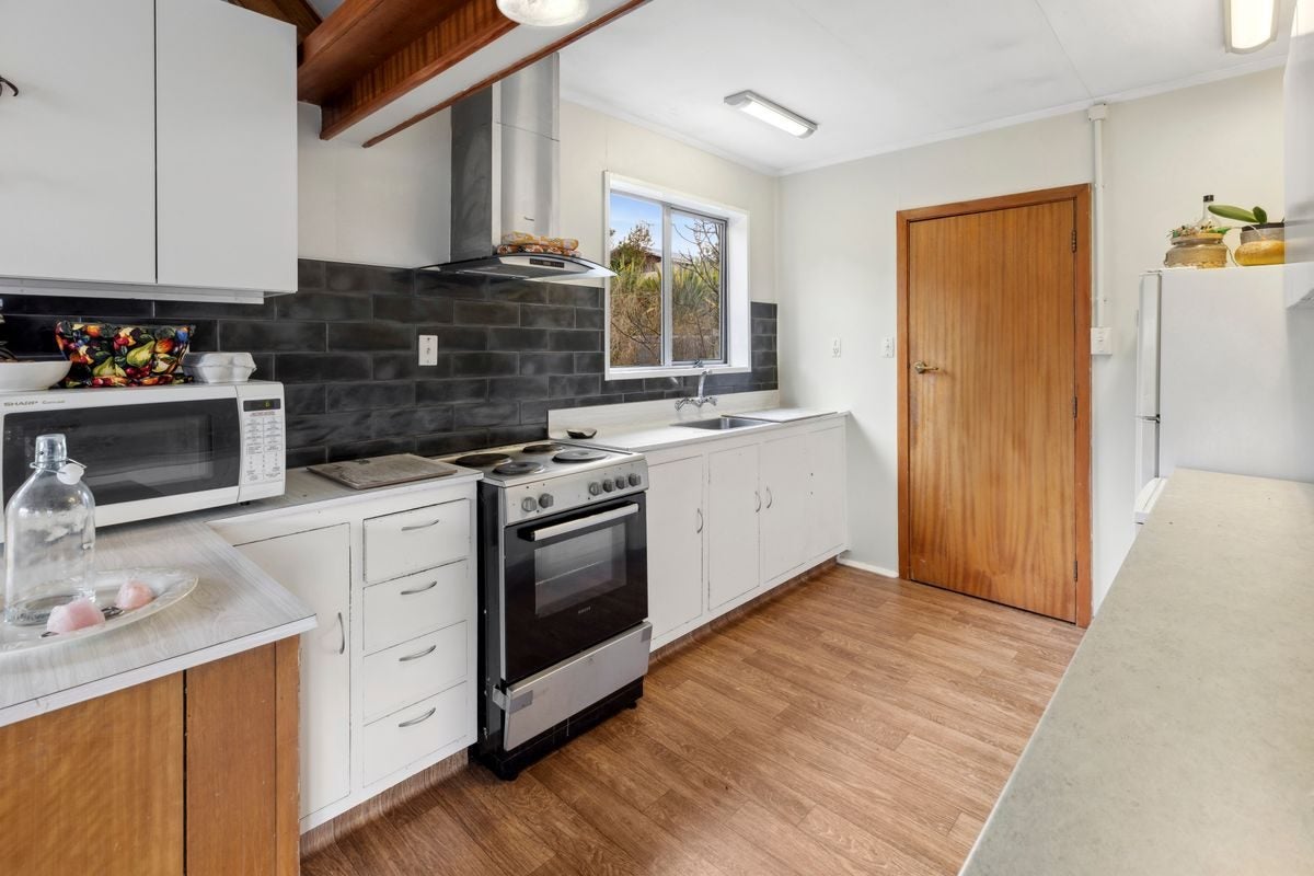 110 Hedditch Street, Wanaka - Carousel 2