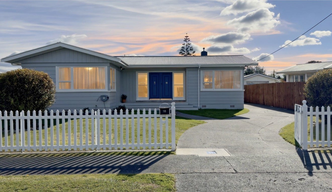 18 Tararua Terrace, Cloverlea, Palmerston North - Carousel 2