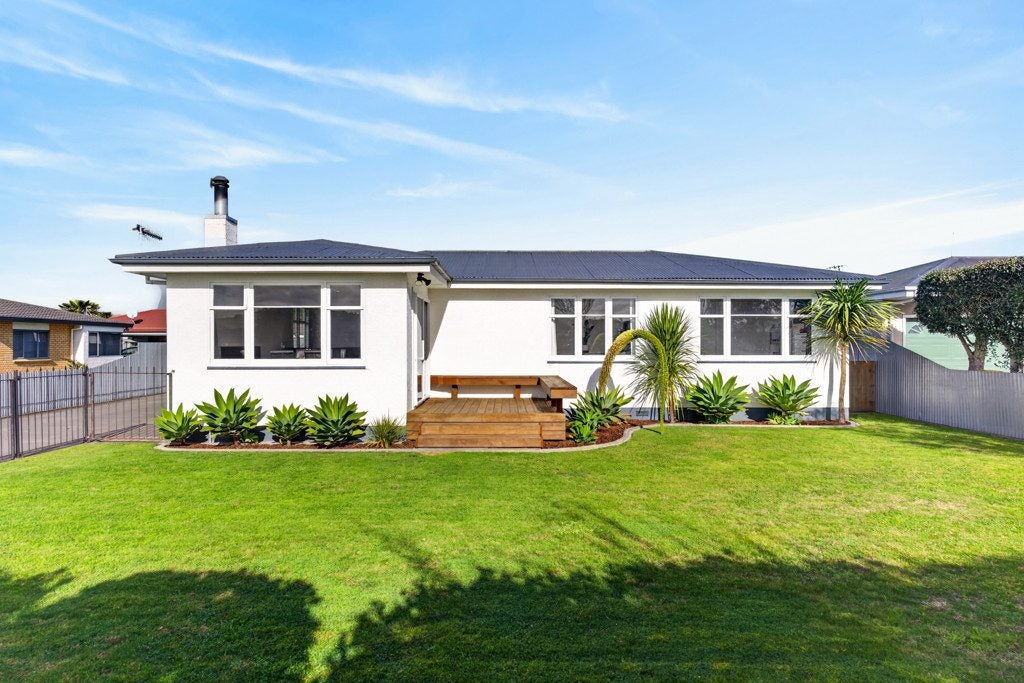 17 Hinton Road, Taradale, Napier - Carousel 23