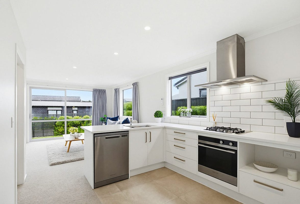 13 Karearea Avenue, Kenepuru, Porirua - Carousel 1