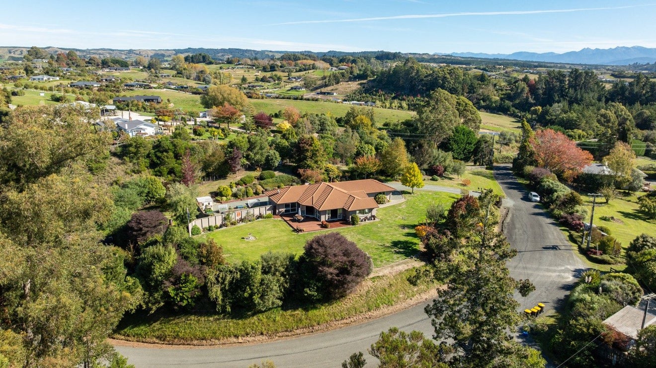 17 Pukeko Lane, Redwood Valley - Carousel 1