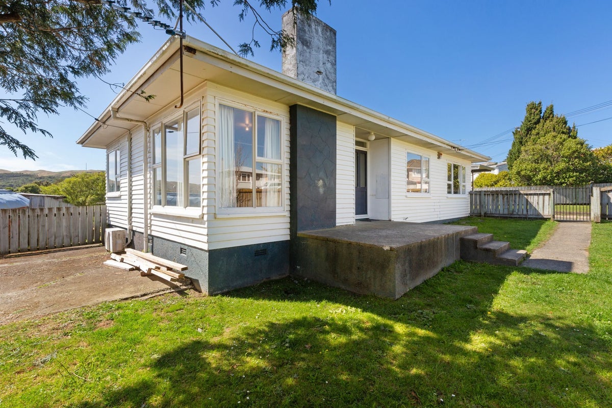 41 Leicester Street, Cannons Creek, Porirua - Carousel 2