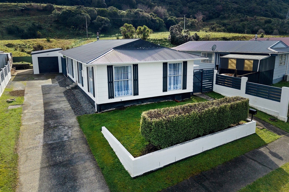 45 Hartford Crescent, Totara Park, Upper Hutt - Carousel 2
