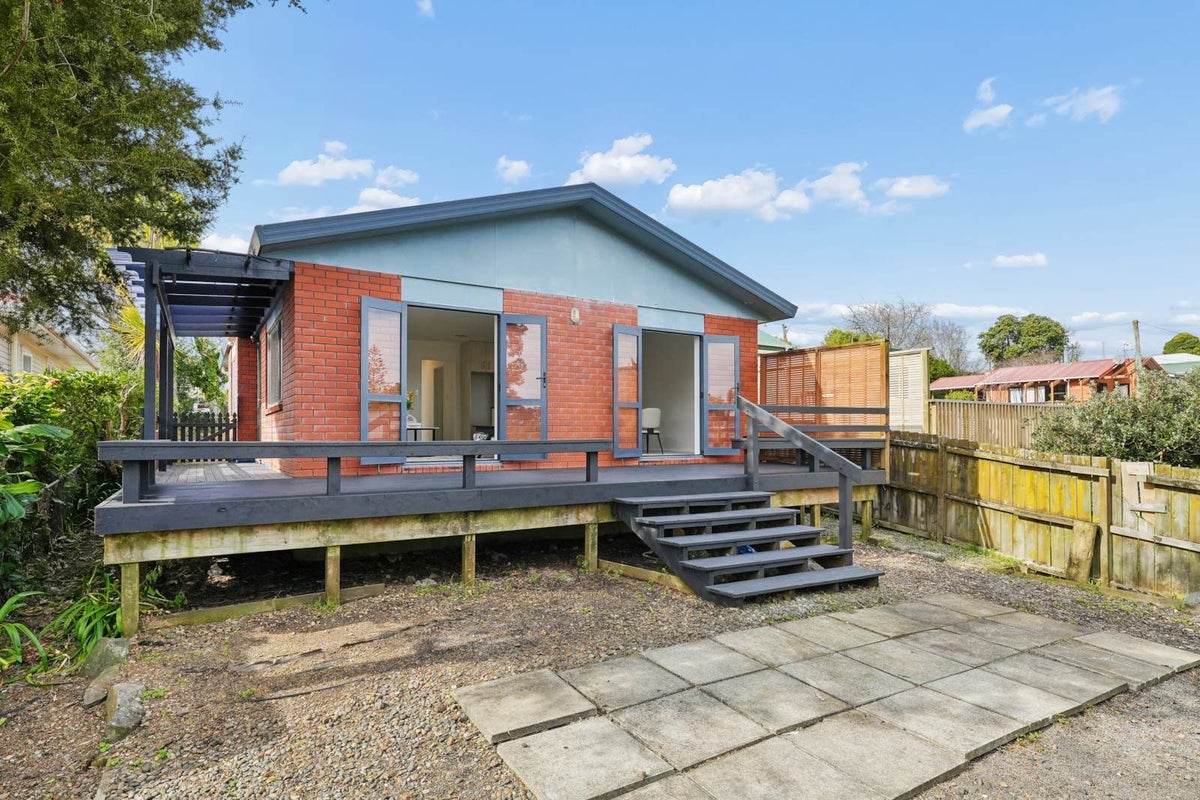 165 Whitney Street, Blockhouse Bay, Auckland - Carousel 1