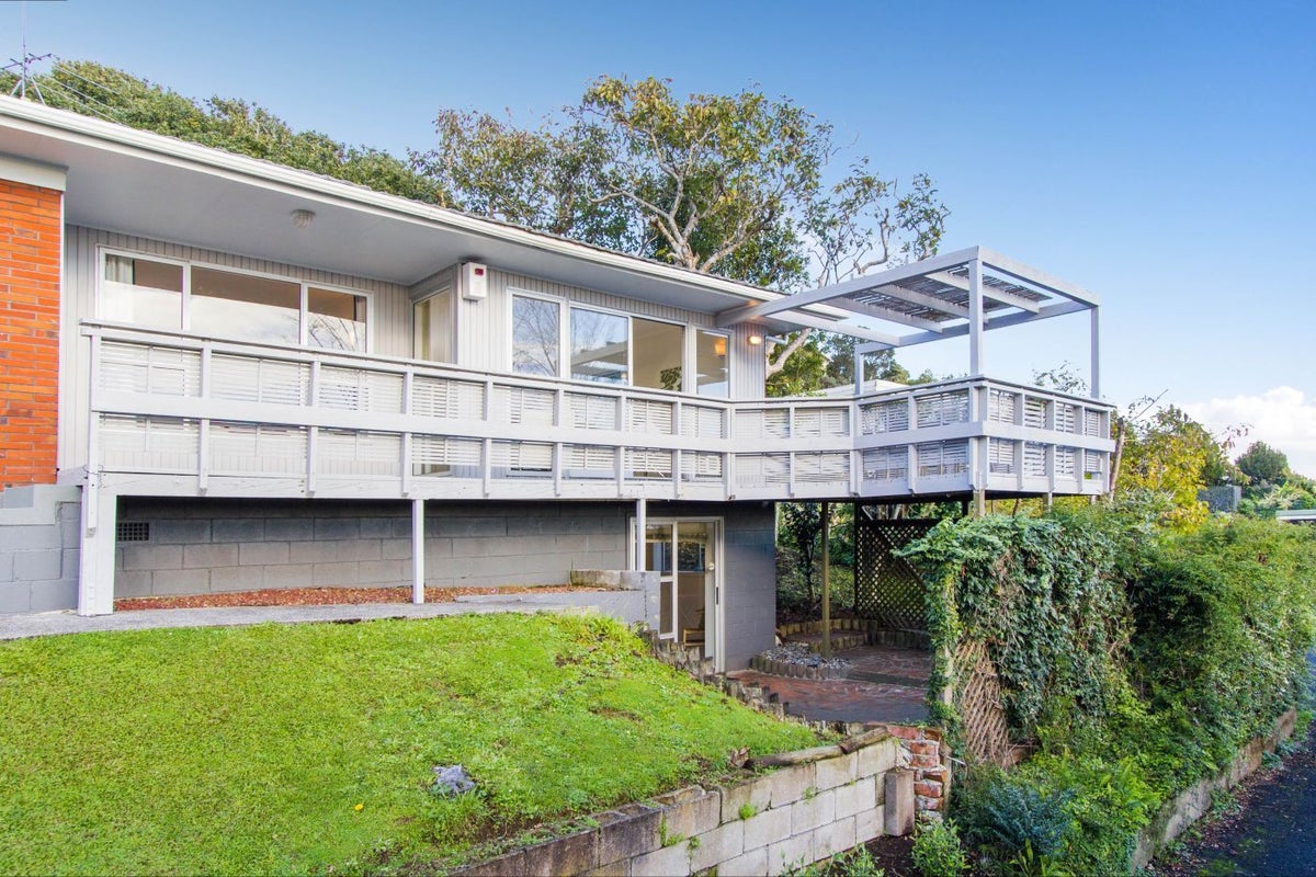 3/26A Rewa Road, Three Kings, Auckland - Carousel 1