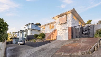 33 Hatherlow Street, Glenfield, Auckland - Carousel 1