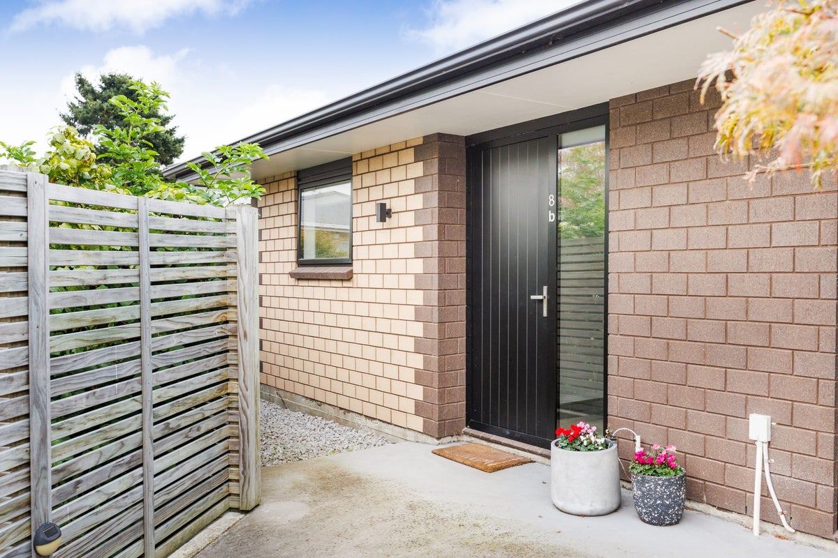 8B Sinclair Avenue, Highbury, Palmerston North - Carousel 1