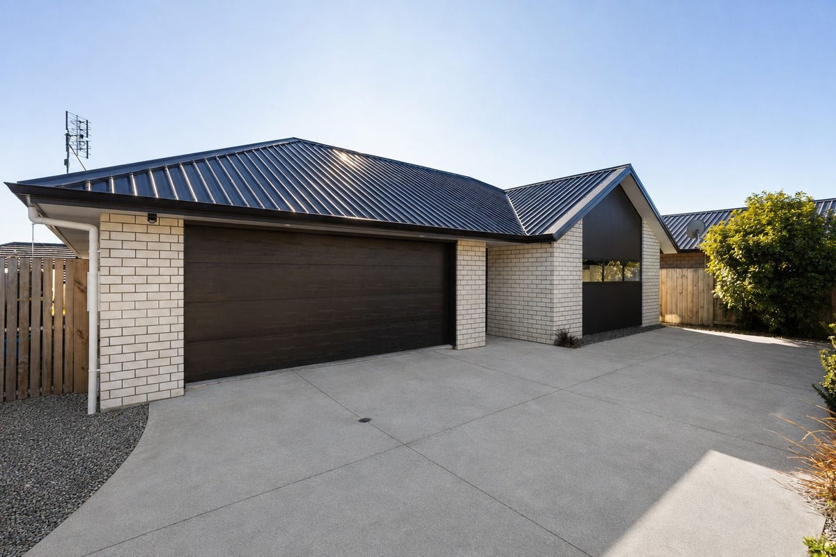 34 Maanihi Drive, Rototuna North, Hamilton - Carousel 1
