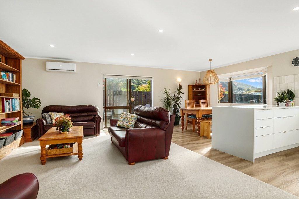 41B Duncan Street, Tawa, Wellington - Carousel 2
