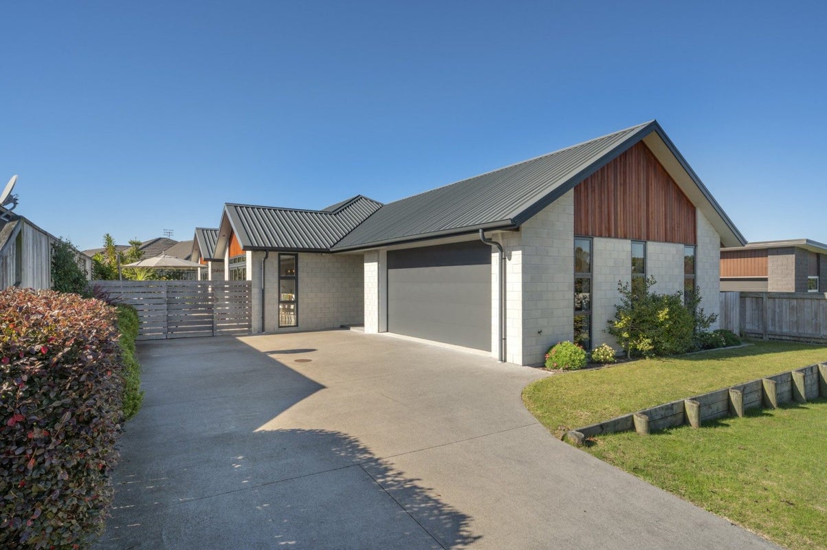 22 Penetaka Heights, Pyes Pa, Tauranga - Carousel 2