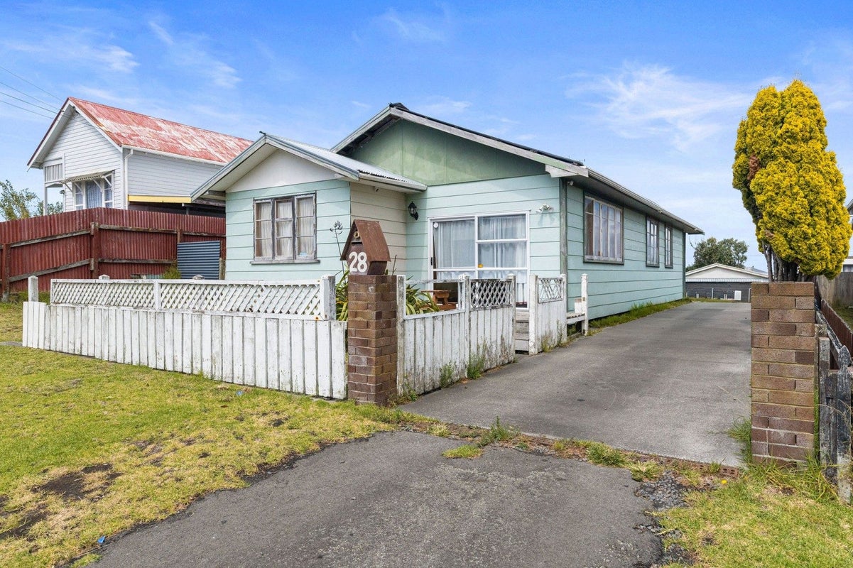 28 Kowhai Street, Castlecliff, Whanganui - Carousel 1