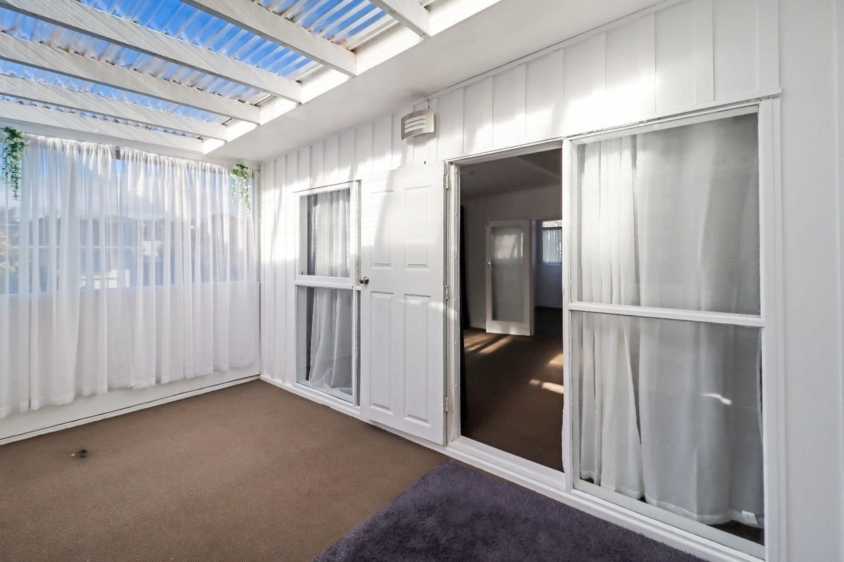 19 Churton Drive, Churton Park, Wellington - Carousel 1