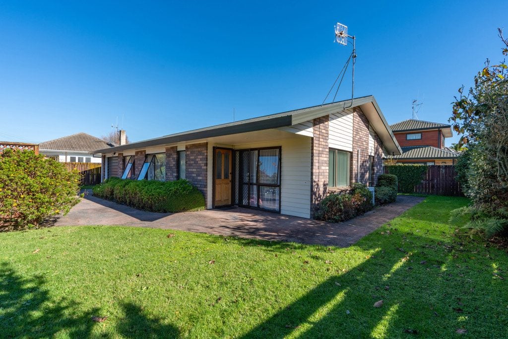 27B East Street, Claudelands, Hamilton - Carousel 2