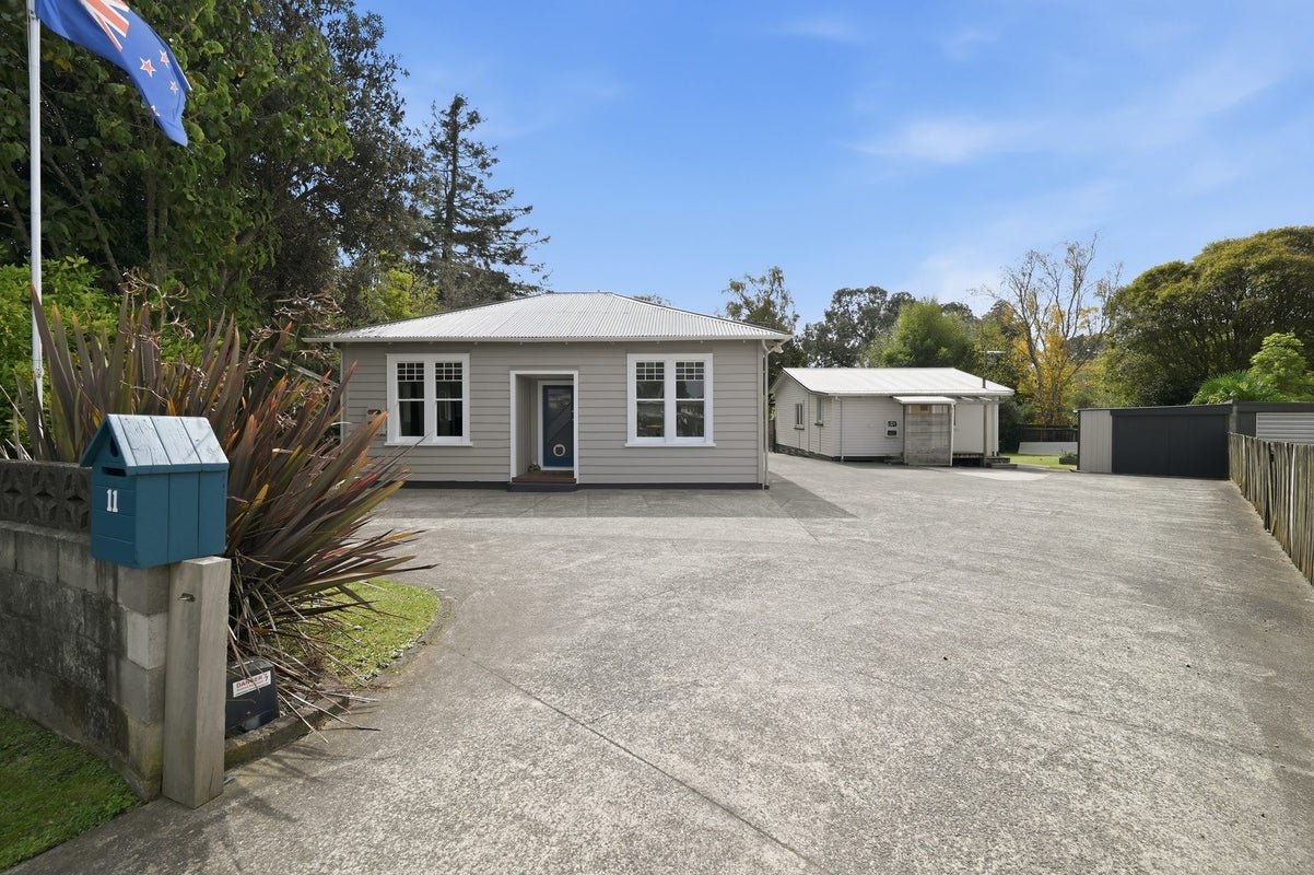 11 John Road, Fairy Springs, Rotorua - Carousel 1