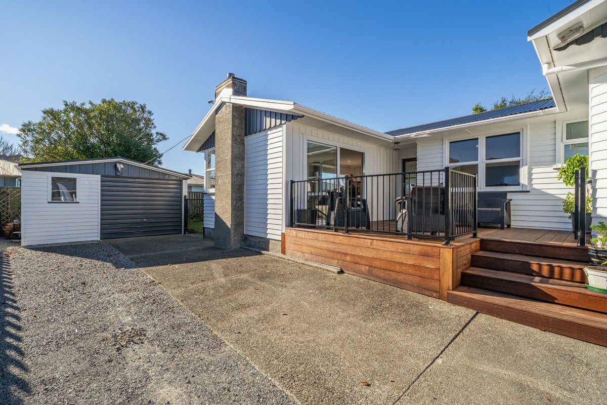 8 Snell Grove, Clouston Park, Upper Hutt - Carousel 2