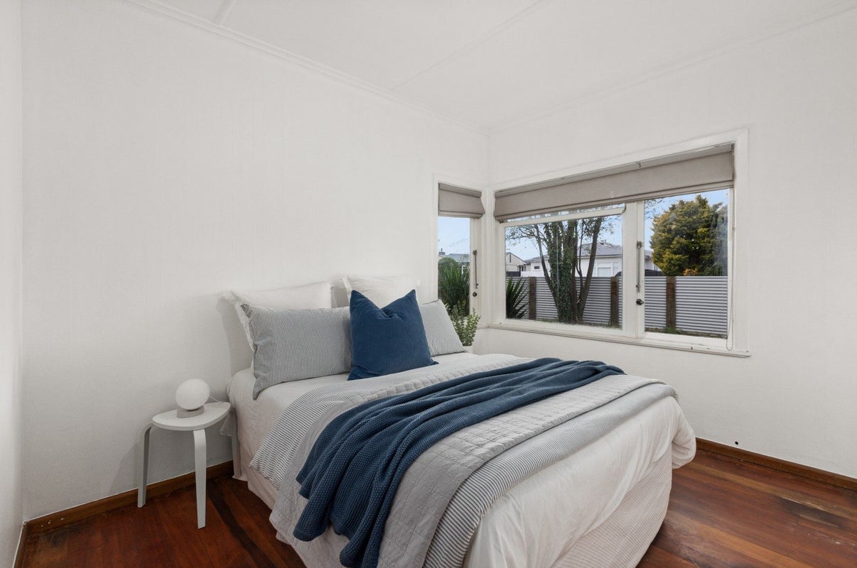 809 Maitland Crescent, Mayfair, Hastings - Carousel 2