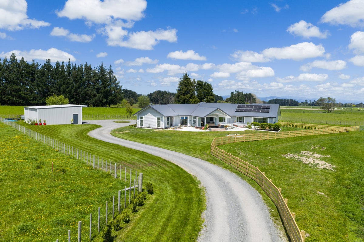 168A Nannestads Line, Bunnythorpe, Palmerston North - Carousel 2