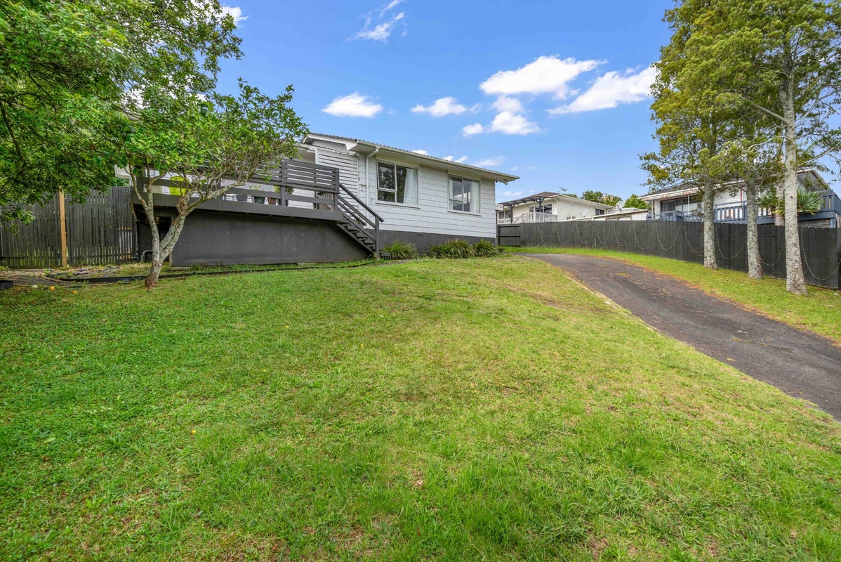 18 Shalimar Place, Clover Park, Auckland - Carousel 2