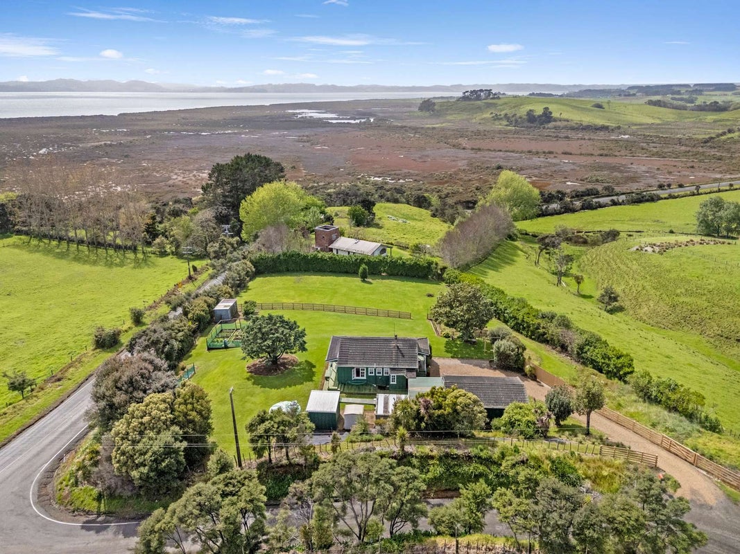 5 McLeod Road, South Head, Helensville - Carousel 1