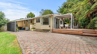 29D Clawton Street, Westown, New Plymouth - Carousel 1