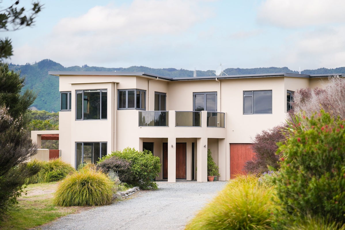114 Rutherford Drive, Waikanae Beach, Waikanae - Carousel 1