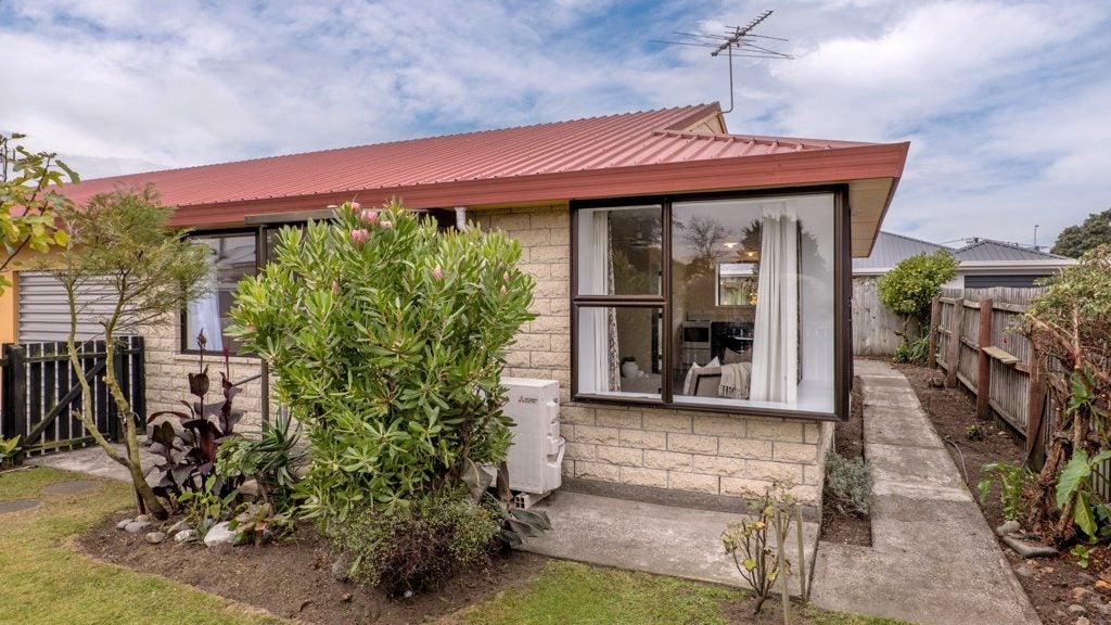 2/4 Convoy Street, New Brighton, Christchurch - Carousel 1