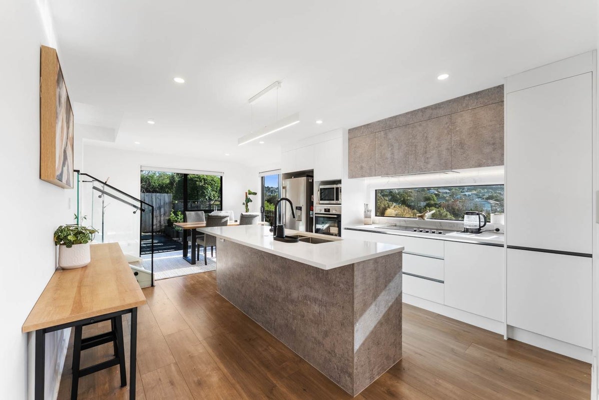 6D Oaktree Avenue, Browns Bay, Auckland - Carousel 1