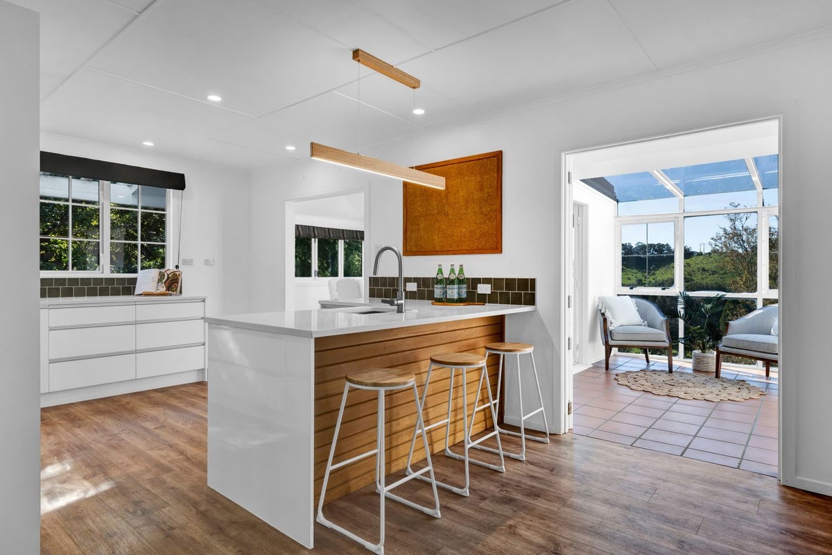 27 Saxton Road, Upper Vogeltown, New Plymouth - Carousel 1