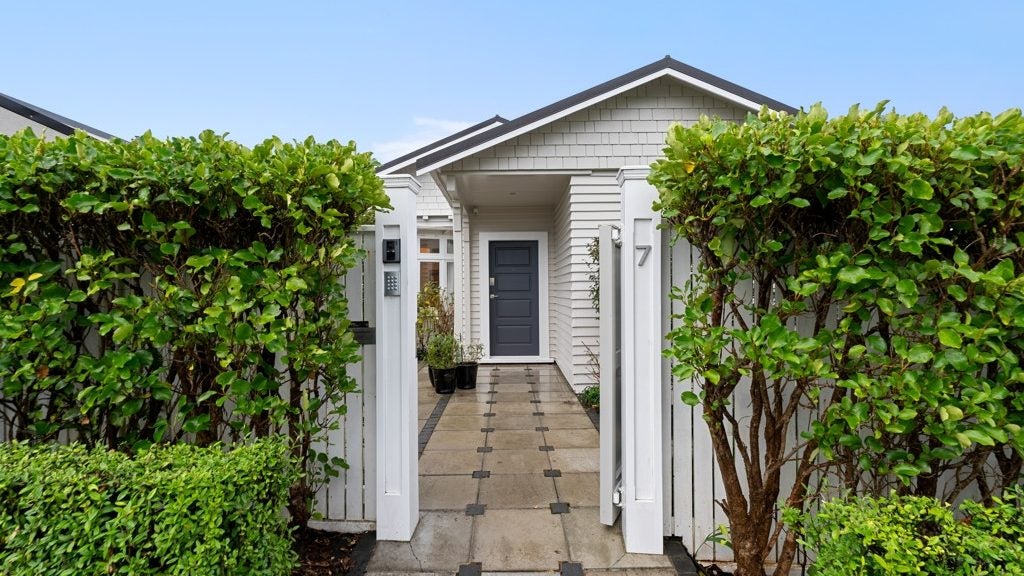 7 Joll Street, Karori, Wellington - Carousel 1