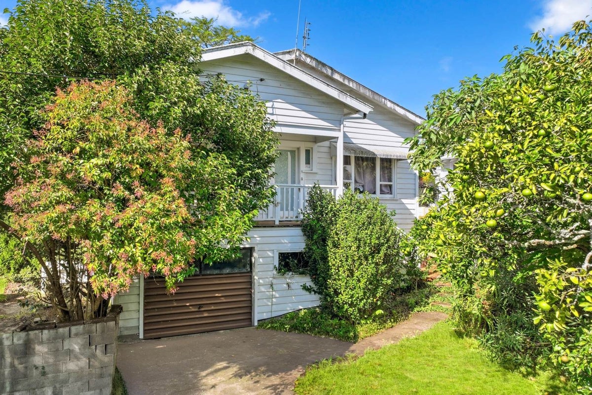 27A Lloyd Avenue, Mount Albert, Auckland - Carousel 2