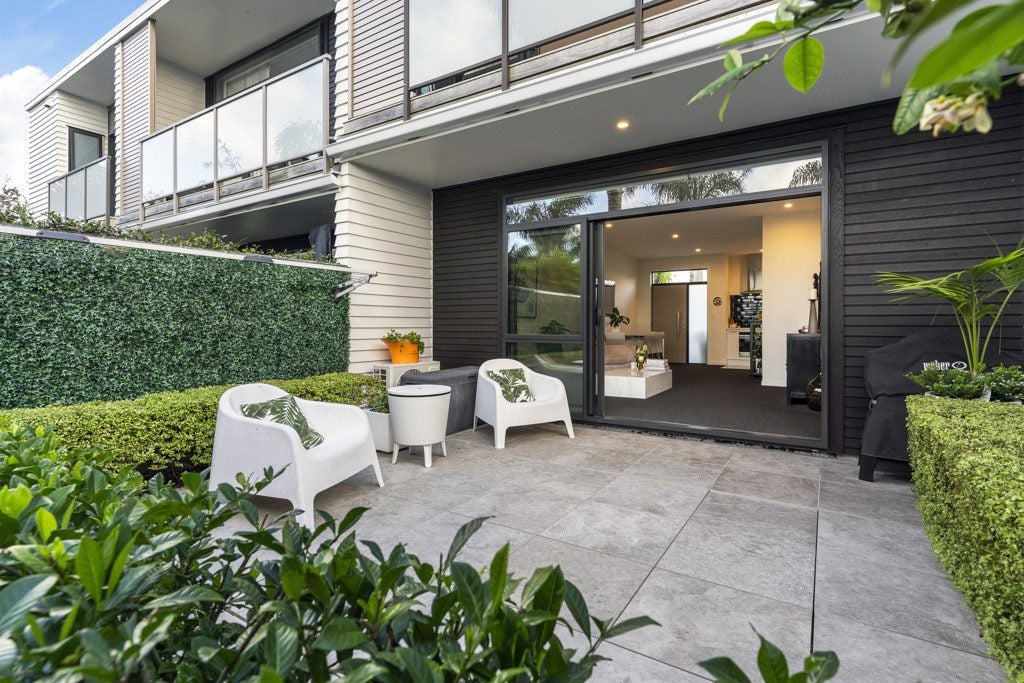 6/50 Ocean View Road, Northcote, Auckland - Carousel 1