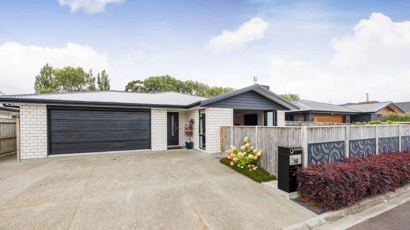 16 Serenity Crescent, Kelvin Grove, Palmerston North - Carousel 1