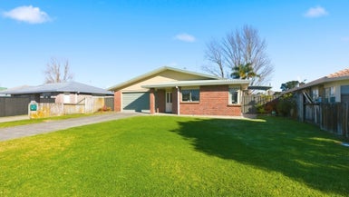 8 Webb Place, Papamoa Beach, Papamoa - Carousel 1