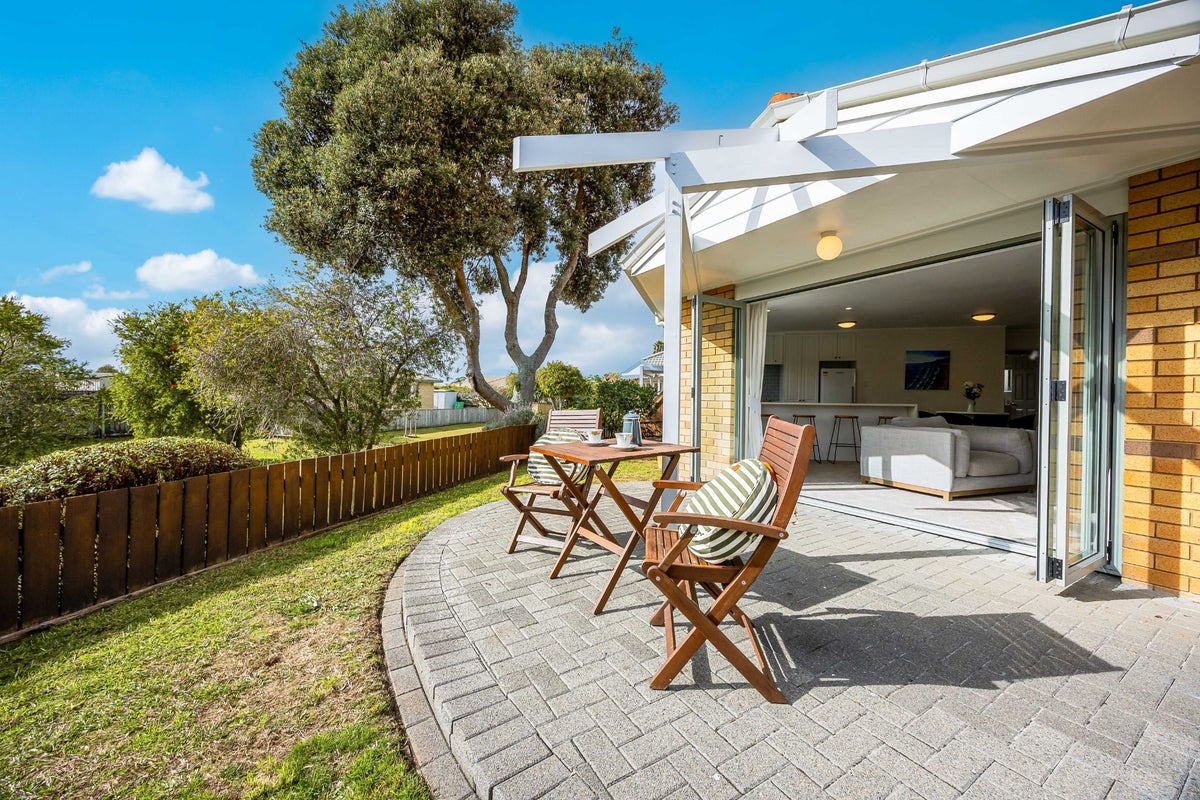 8/23 Lakeside Drive, Orewa, Orewa - Carousel 1