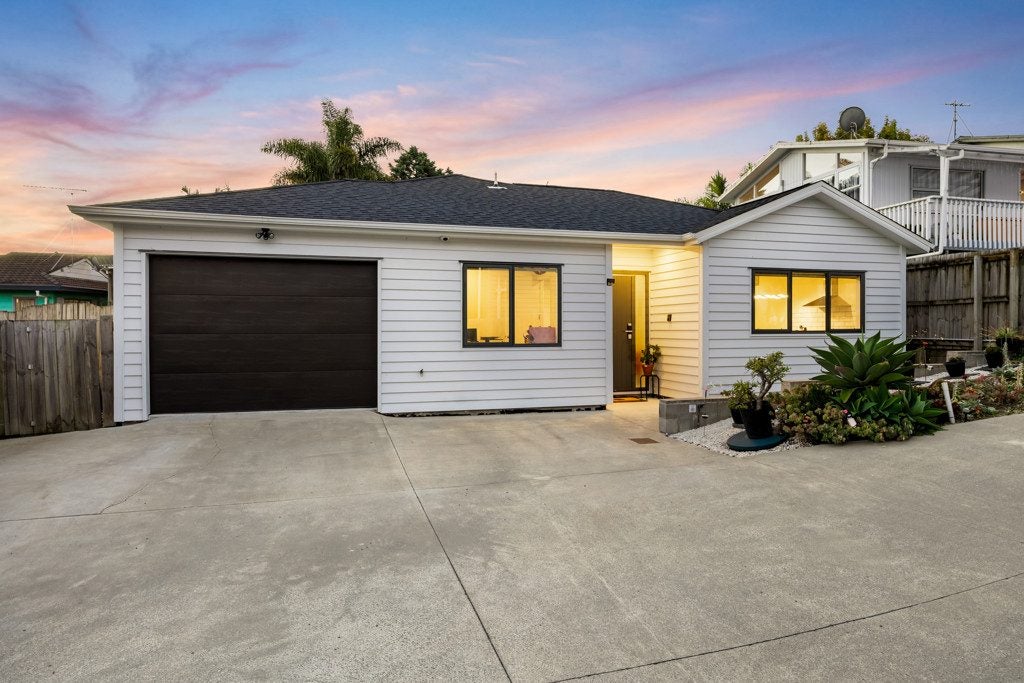 15A Reynella Drive, Massey, Auckland - Carousel 2