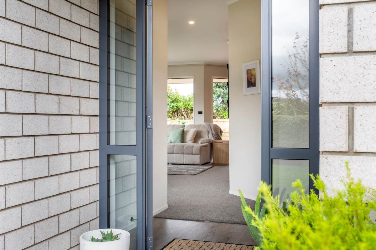 9 Grove Way, Riverhead, Riverhead - Carousel 2