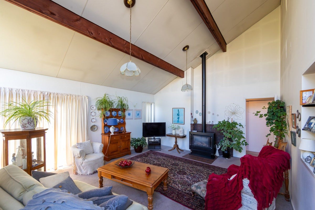 4 Corwen Place, Mayfair, Hastings - Carousel 2