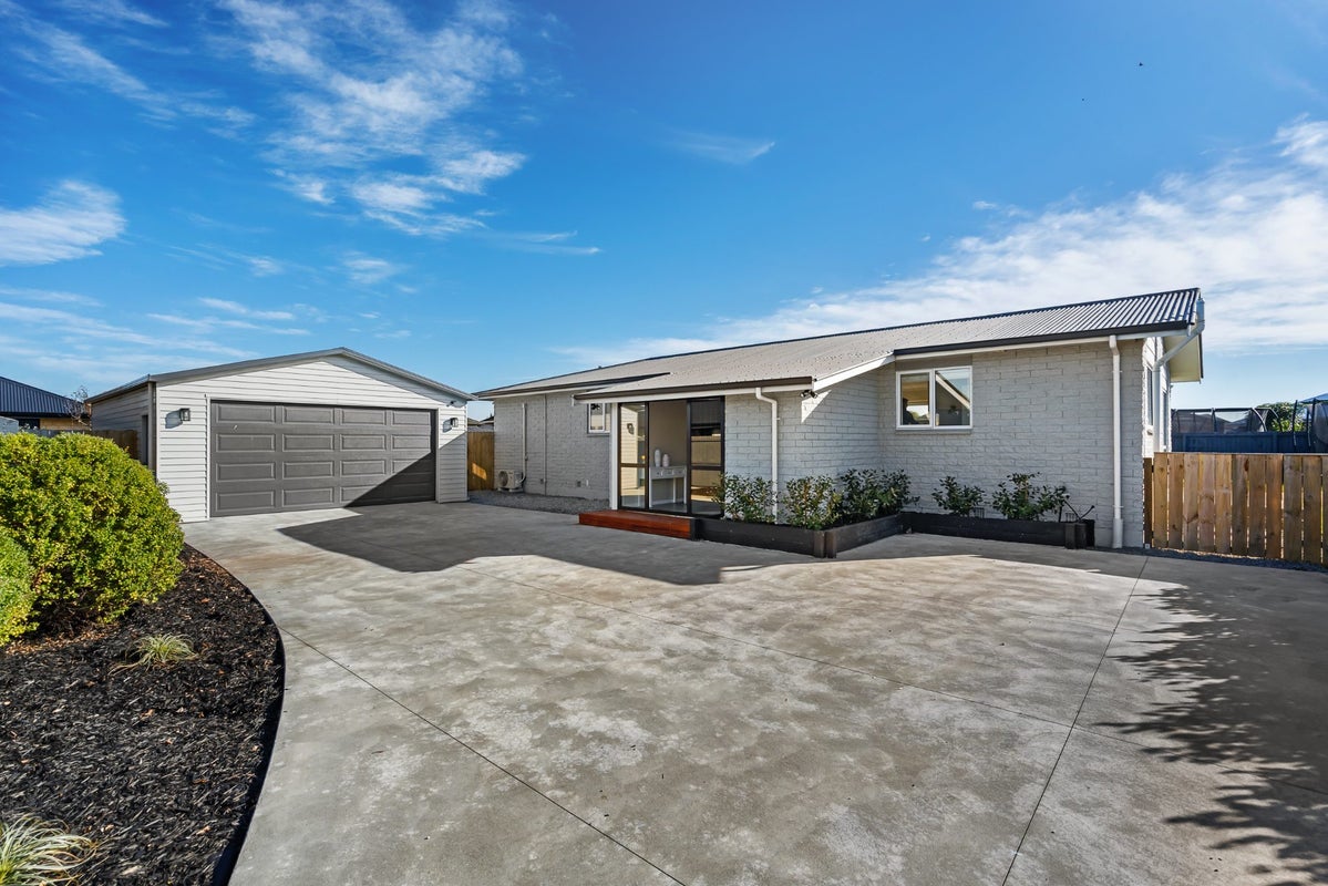 11 Full Moon Lane, Rolleston, Rolleston - Carousel 1