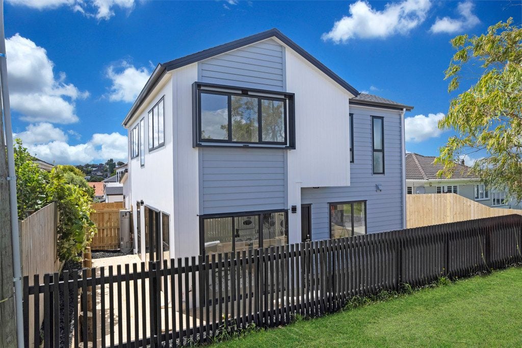 5 Pinewood Street, Avondale, Auckland - Carousel 1