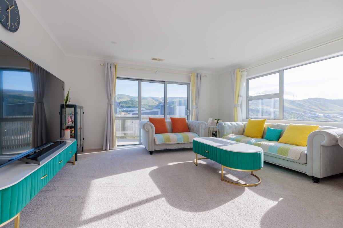 15 Prestwich Rise, Churton Park, Wellington - Carousel 1