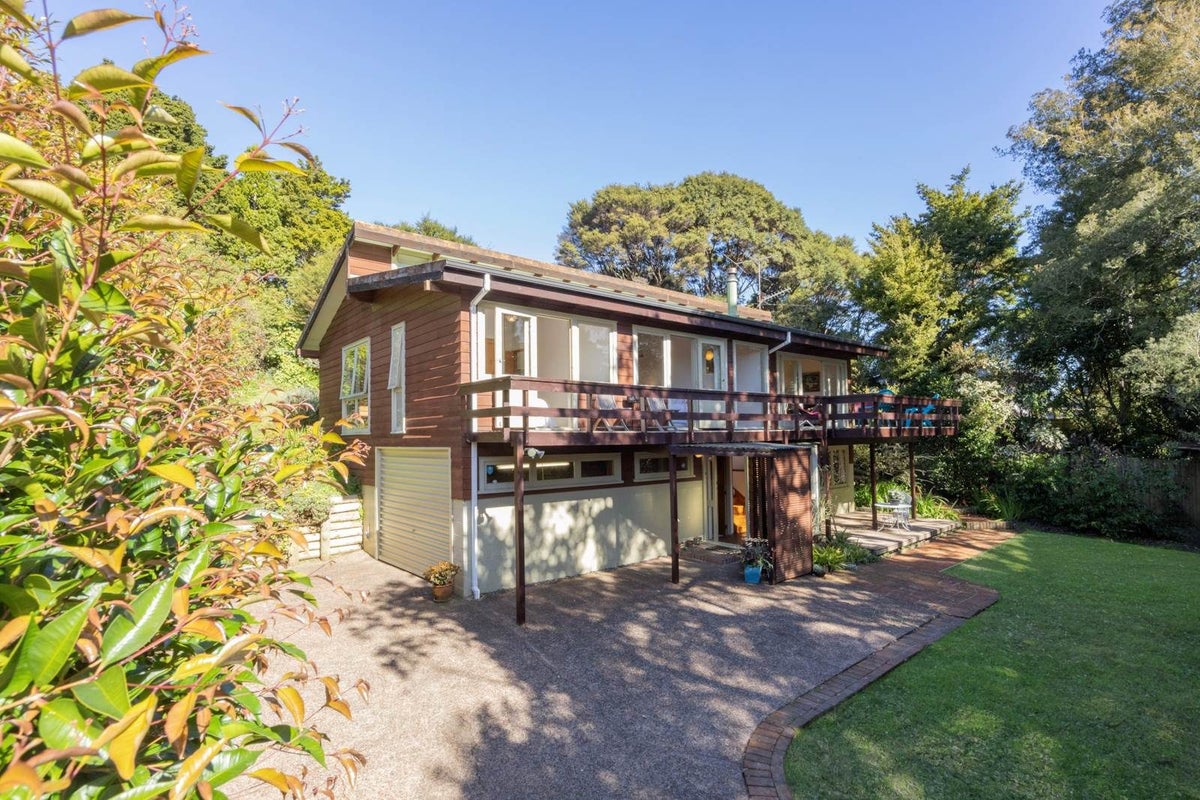 179 Victory Road, Laingholm, Auckland - Carousel 1