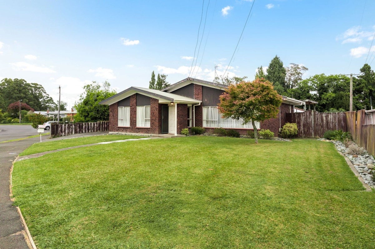 20 Anthony Crescent, Bader, Hamilton - Carousel 1