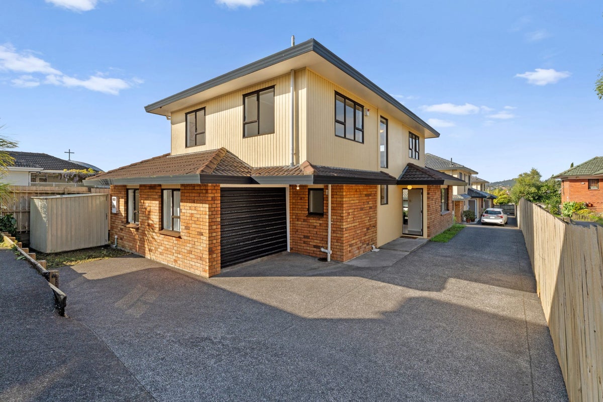 2/284 Richardson Road, New Windsor, Auckland - Carousel 1