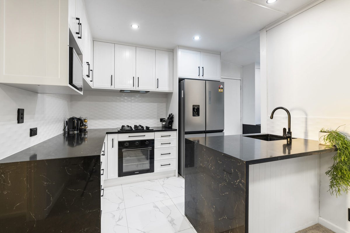 16 Kiwi Road, Stanley Point, Auckland - Carousel 2