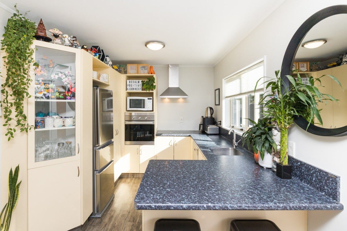 20 Lydia Place, Kelvin Grove, Palmerston North - Carousel 2