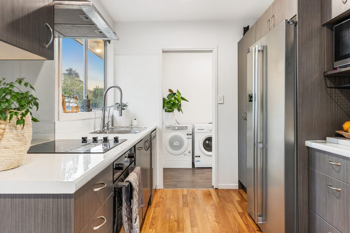 1/9 Embassy Place, Glenfield, Auckland - Carousel 2