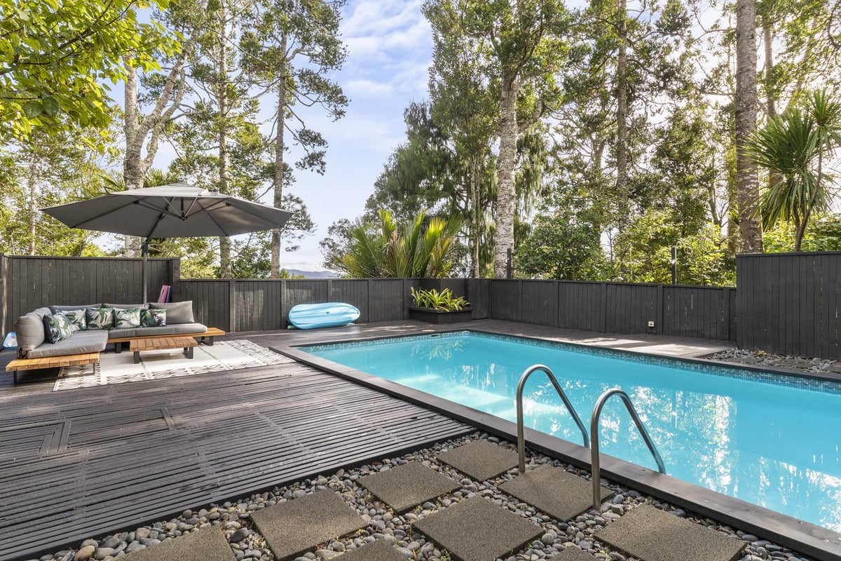 88 Scenic Drive, Titirangi, Auckland - Carousel 2