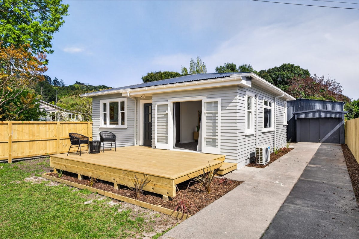 27 Endcliffe Road, Kaiti, Gisborne - Carousel 1